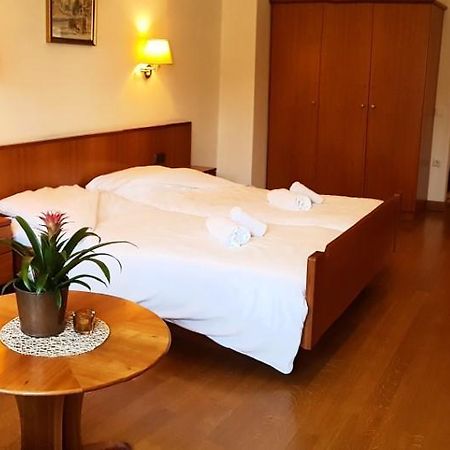 Bed and Breakfast Weisses Roessl Appiano Sulla Strada Del Vino Exterior foto