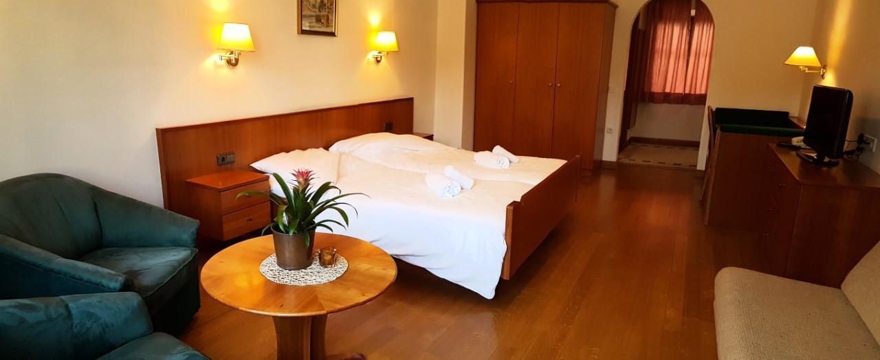 Bed and Breakfast Weisses Roessl Appiano Sulla Strada Del Vino Exterior foto